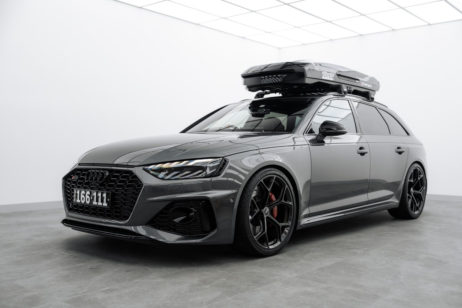 Audi RS4 Avant in the Liquid R studio
