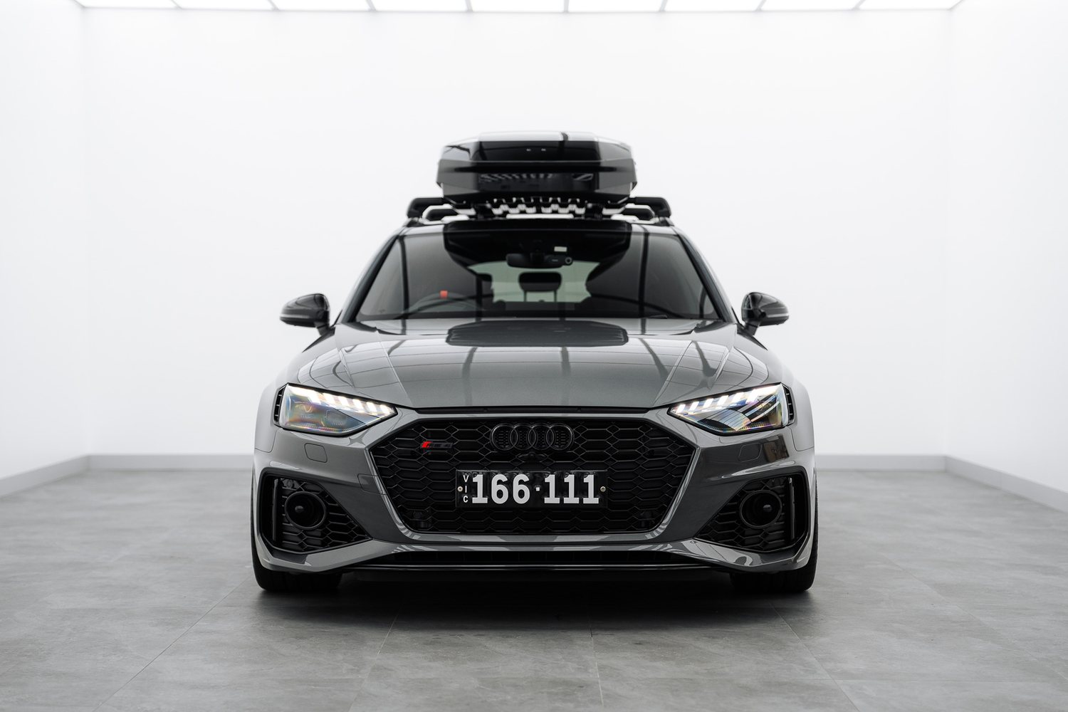 Audi RS4 Avant in the Liquid R studio