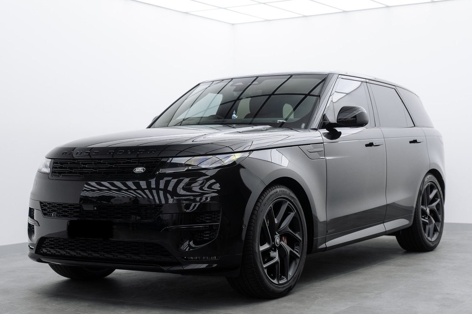 Black Range Rover Sport in the Liquid R studio