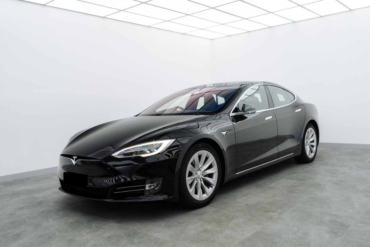 Black Tesla Model S in the Liquid R studio
