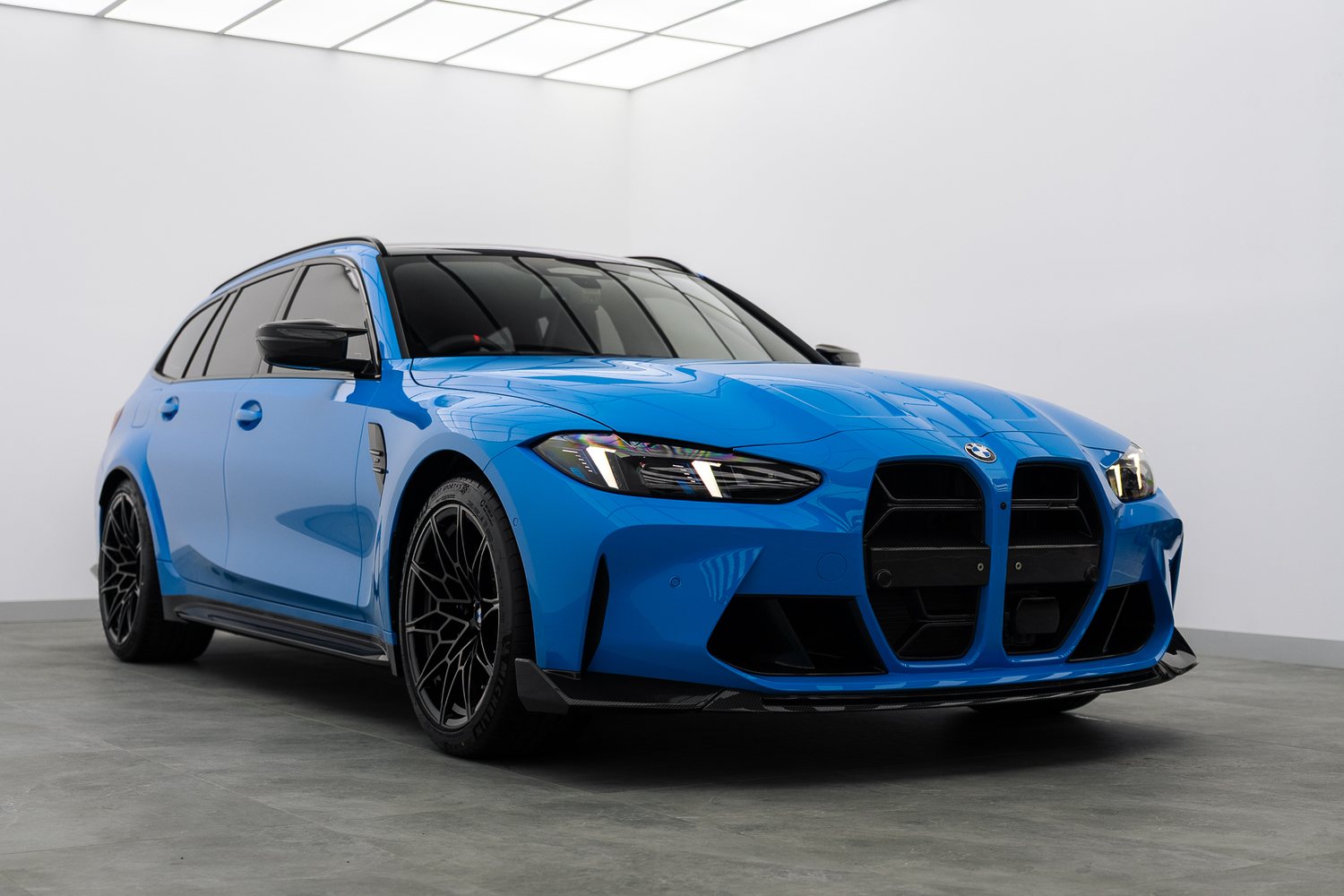 Blue BMW M3 Touring in the Liquid R studio