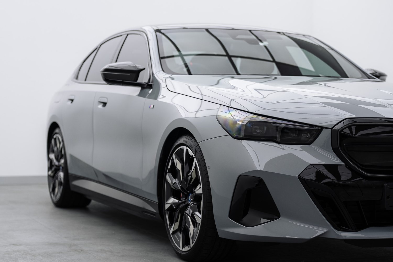 BMW i5 in the Liquid R studio