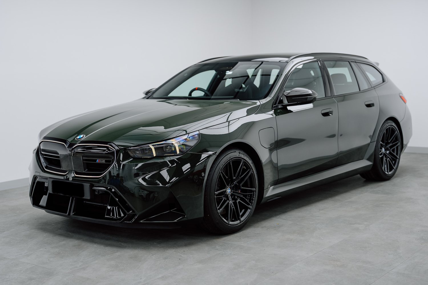 BMW M5 Touring in the Liquid R studio