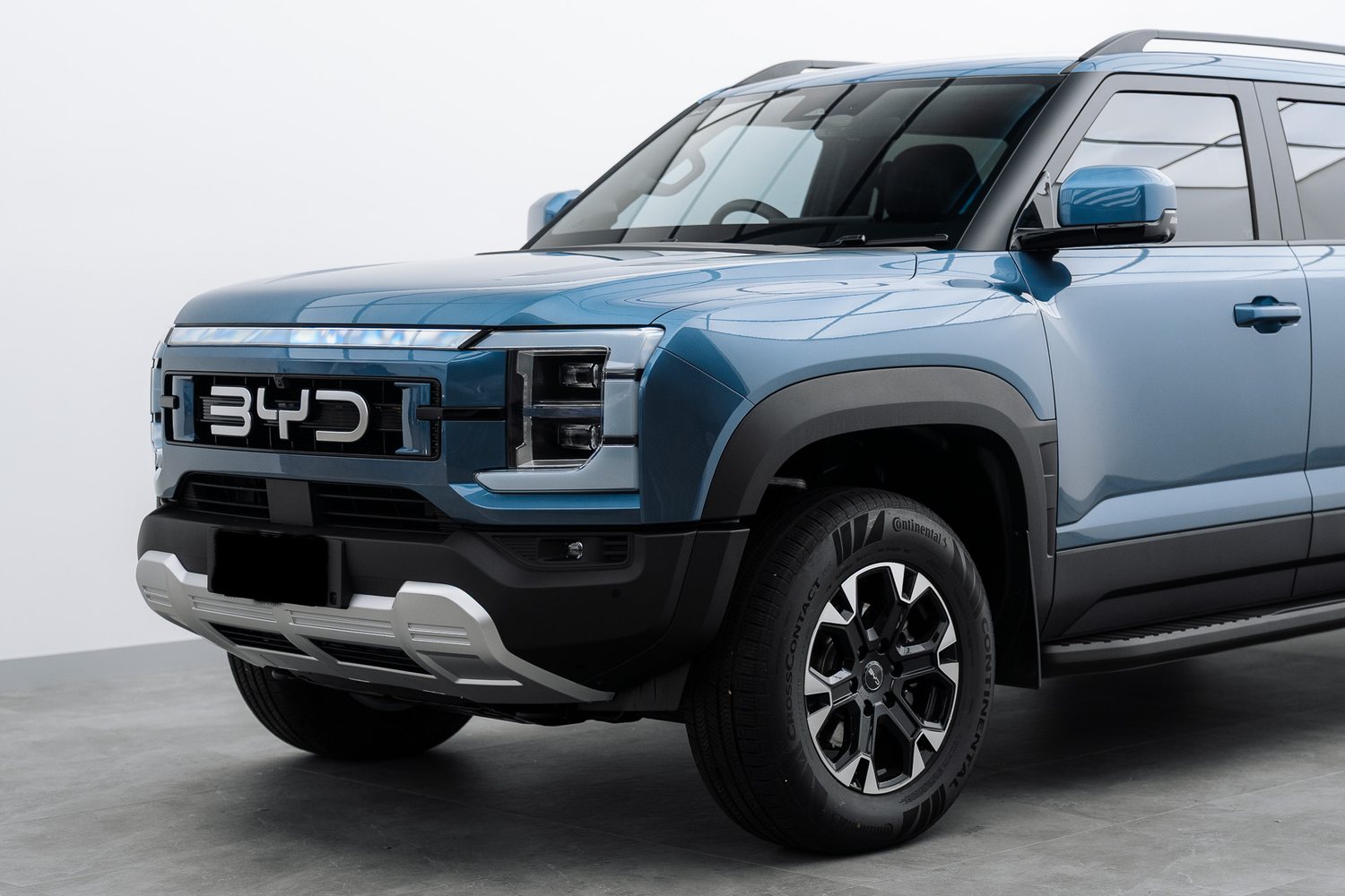 BYD Shark 6 in the Liquid R studio