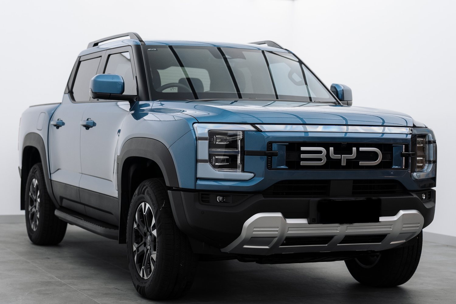 BYD Shark 6 in the Liquid R studio