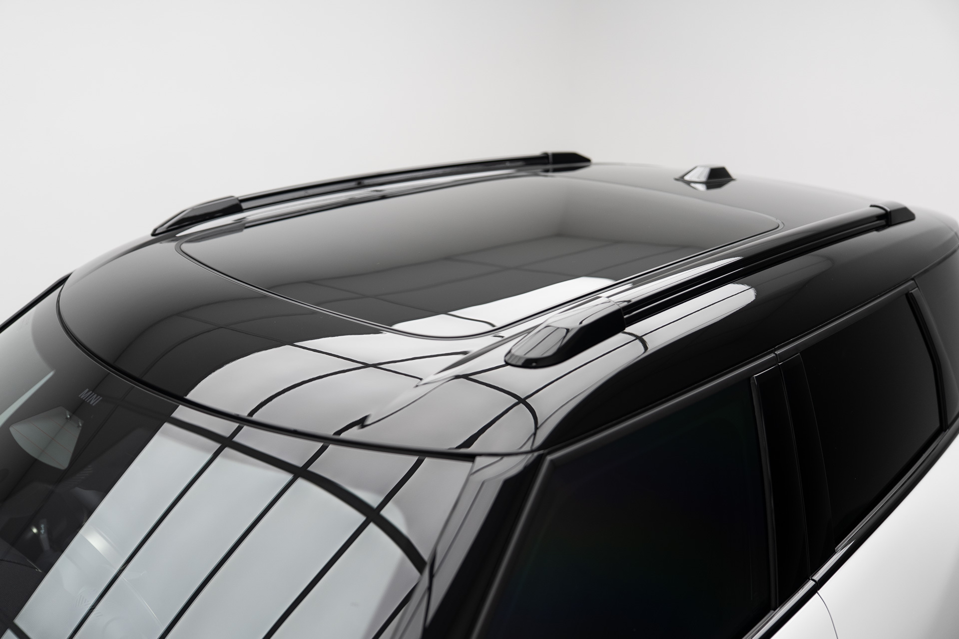Gloss black PPF roof on an SUV