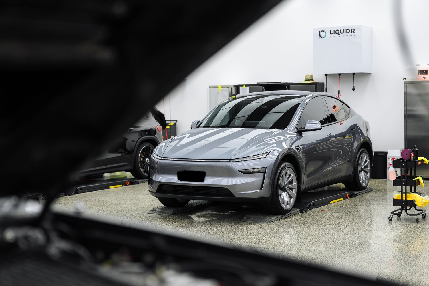 Customer cars in the Liquid R workshop