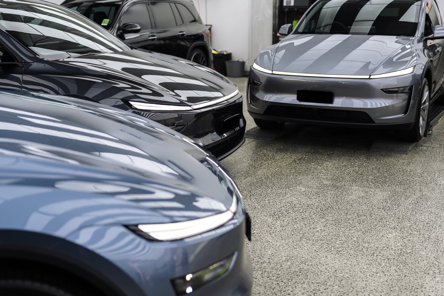 Customer cars in the Liquid R workshop