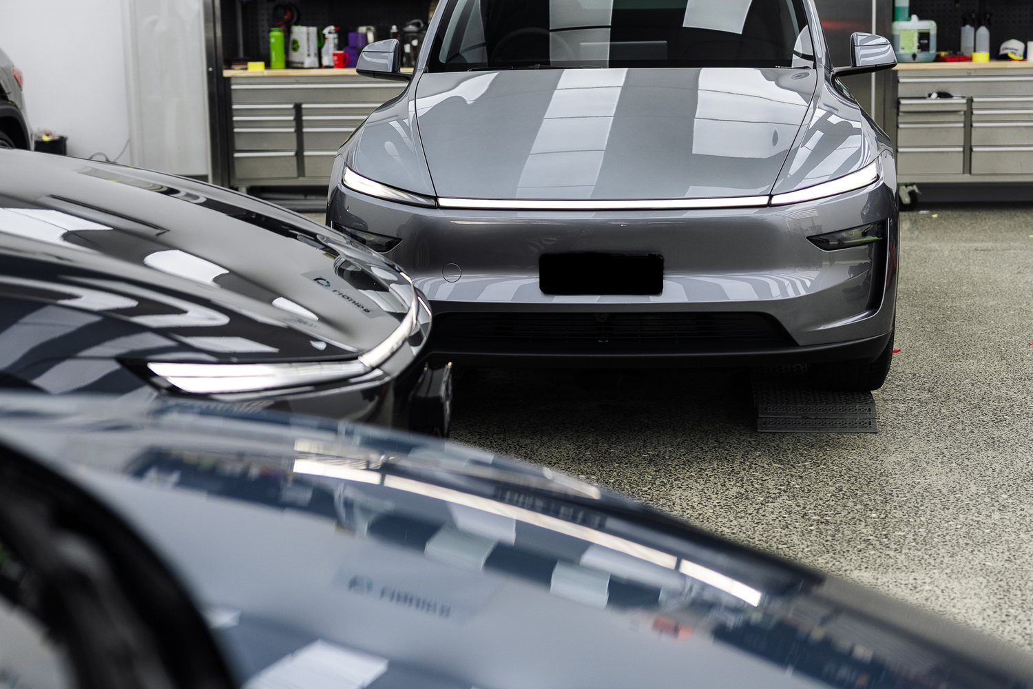 Customer cars in the Liquid R workshop