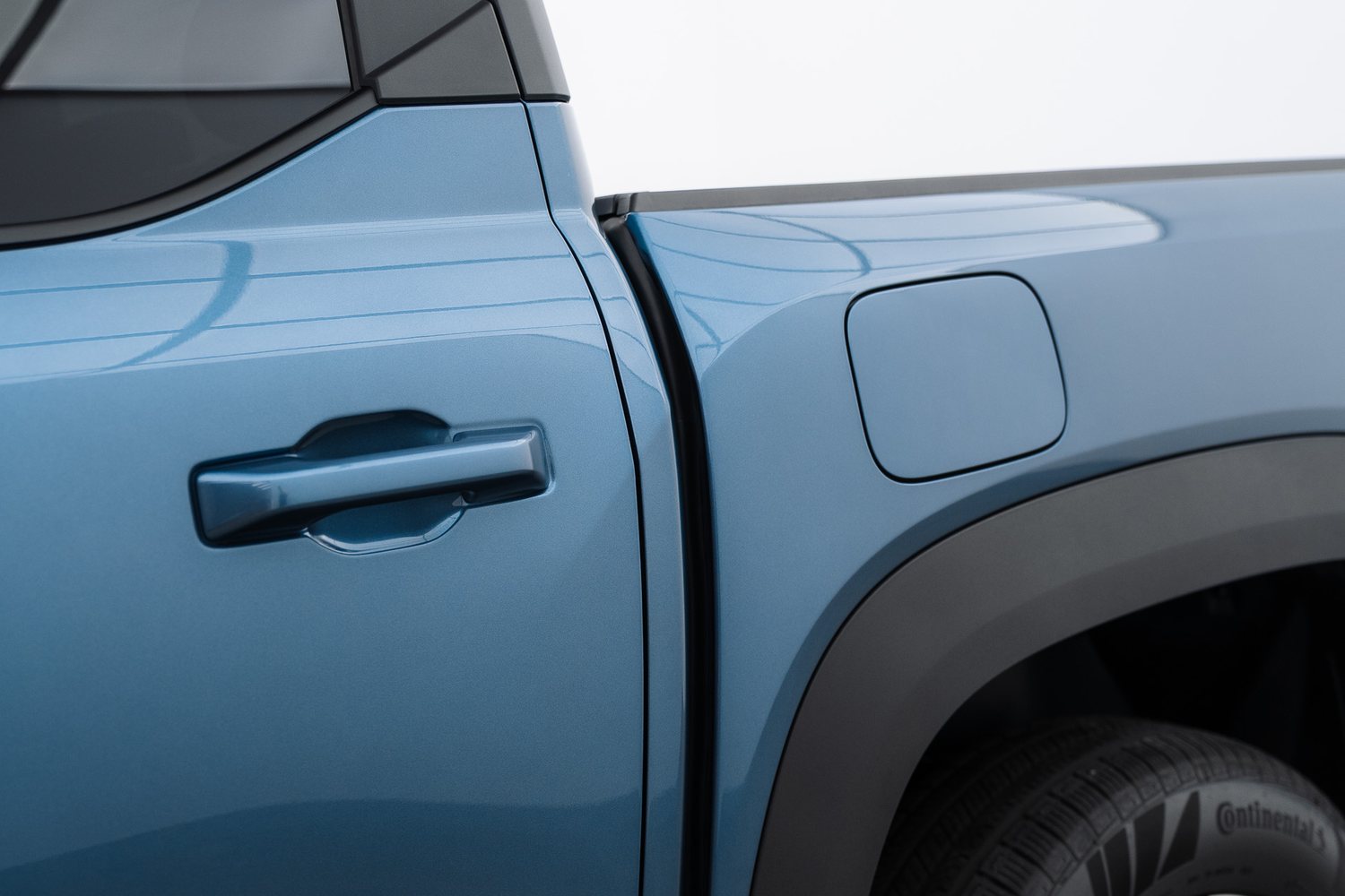 Door and mirror detail on a BYD Shark 6