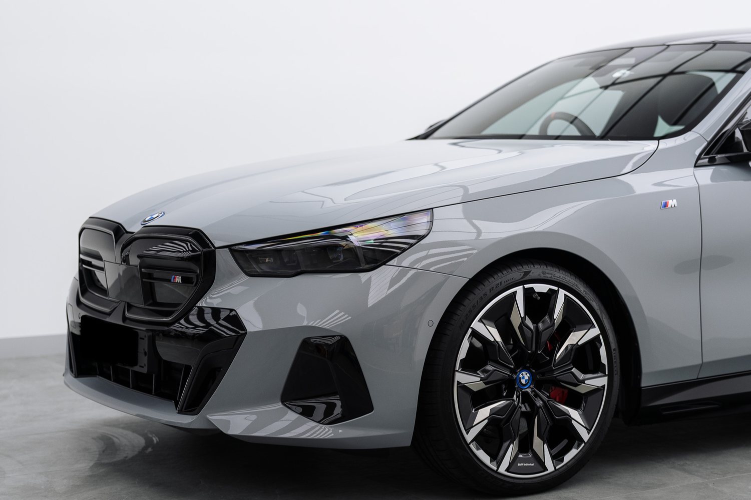 Front end of a BMW i5