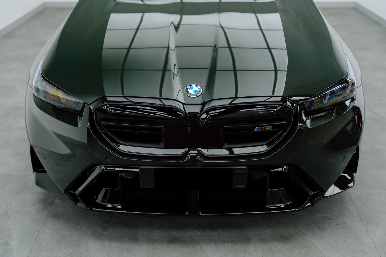 Front end of a BMW M5 Touring