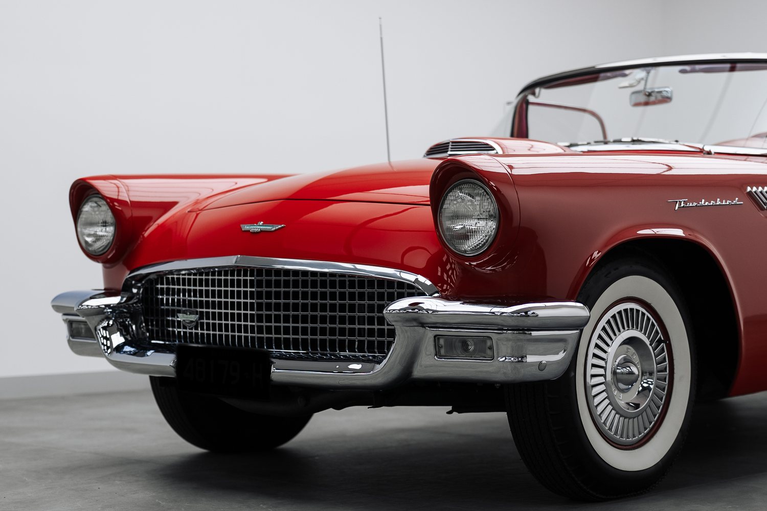 Front end of a classic Ford Thunderbird