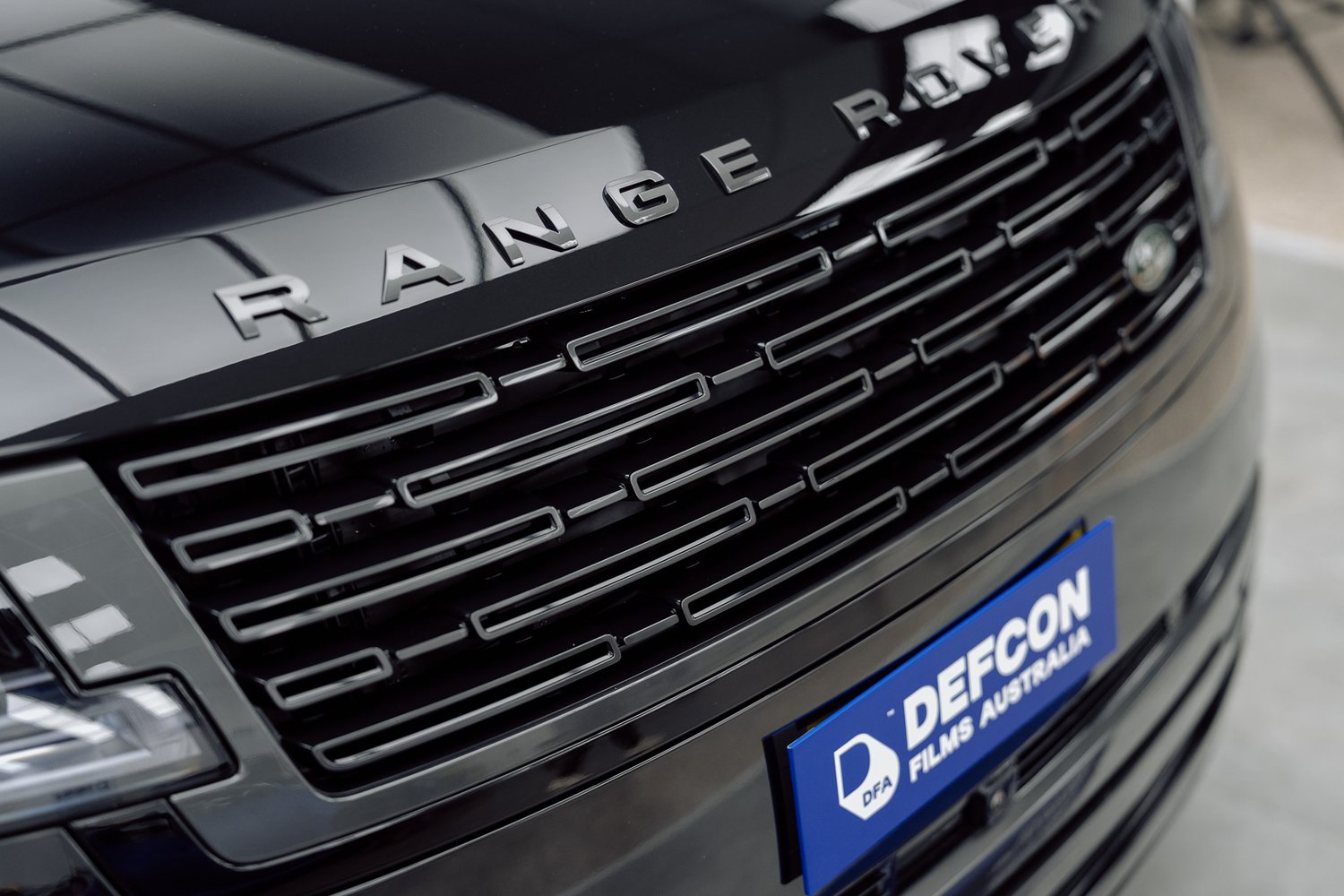 Front end of a Range Rover in satin PPF