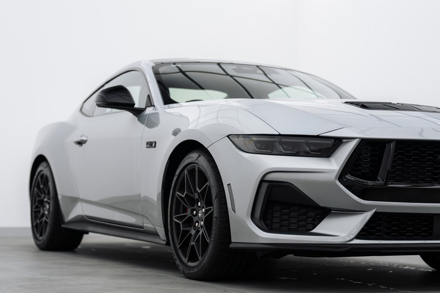 Front end of a silver Ford Mustang