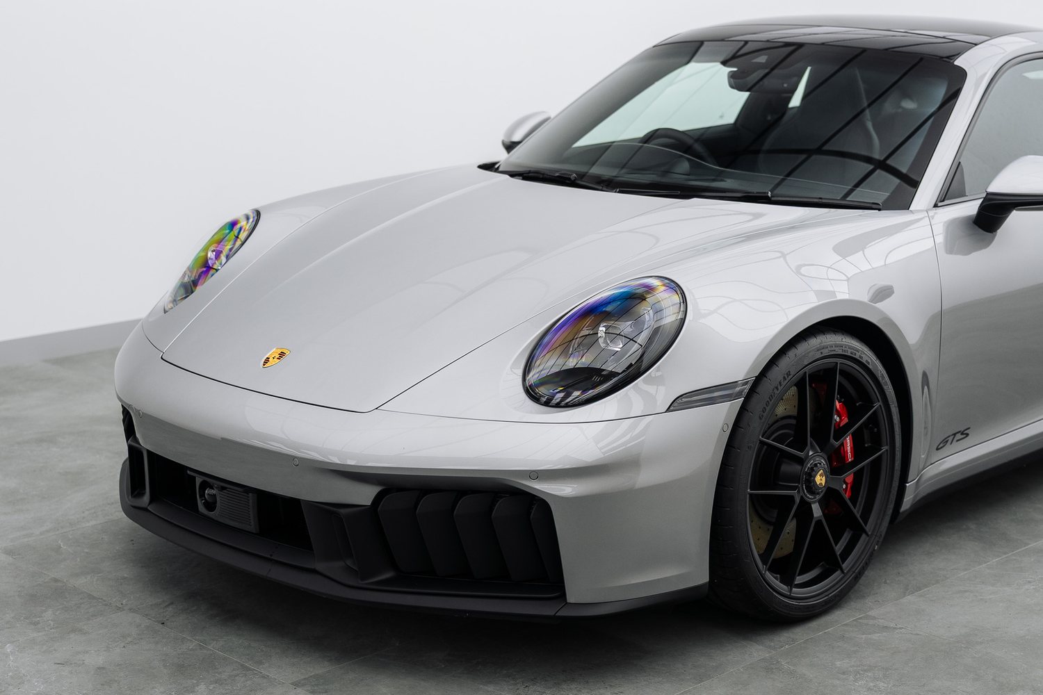 Front end of a silver Porsche 911 GTS