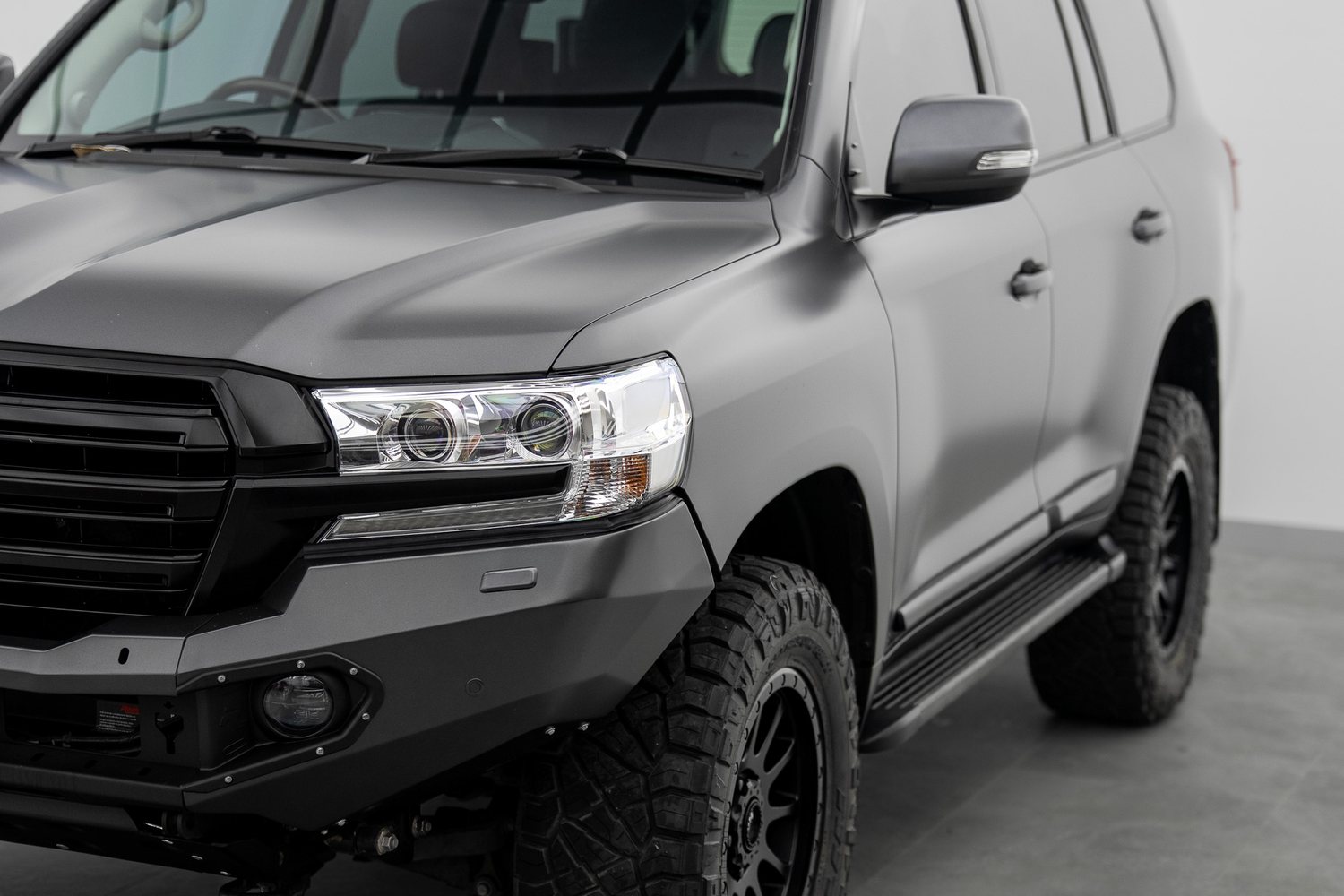 Front end of a Toyota LandCruiser 200 in matte PPF