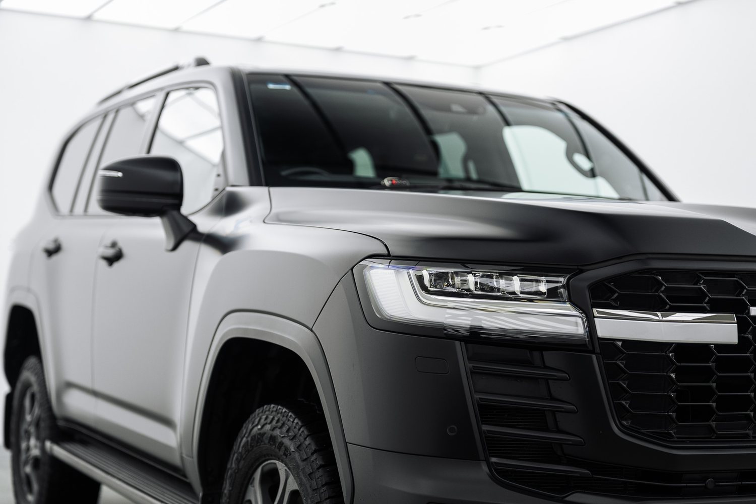 Front end of a Toyota LandCruiser in matte PPF