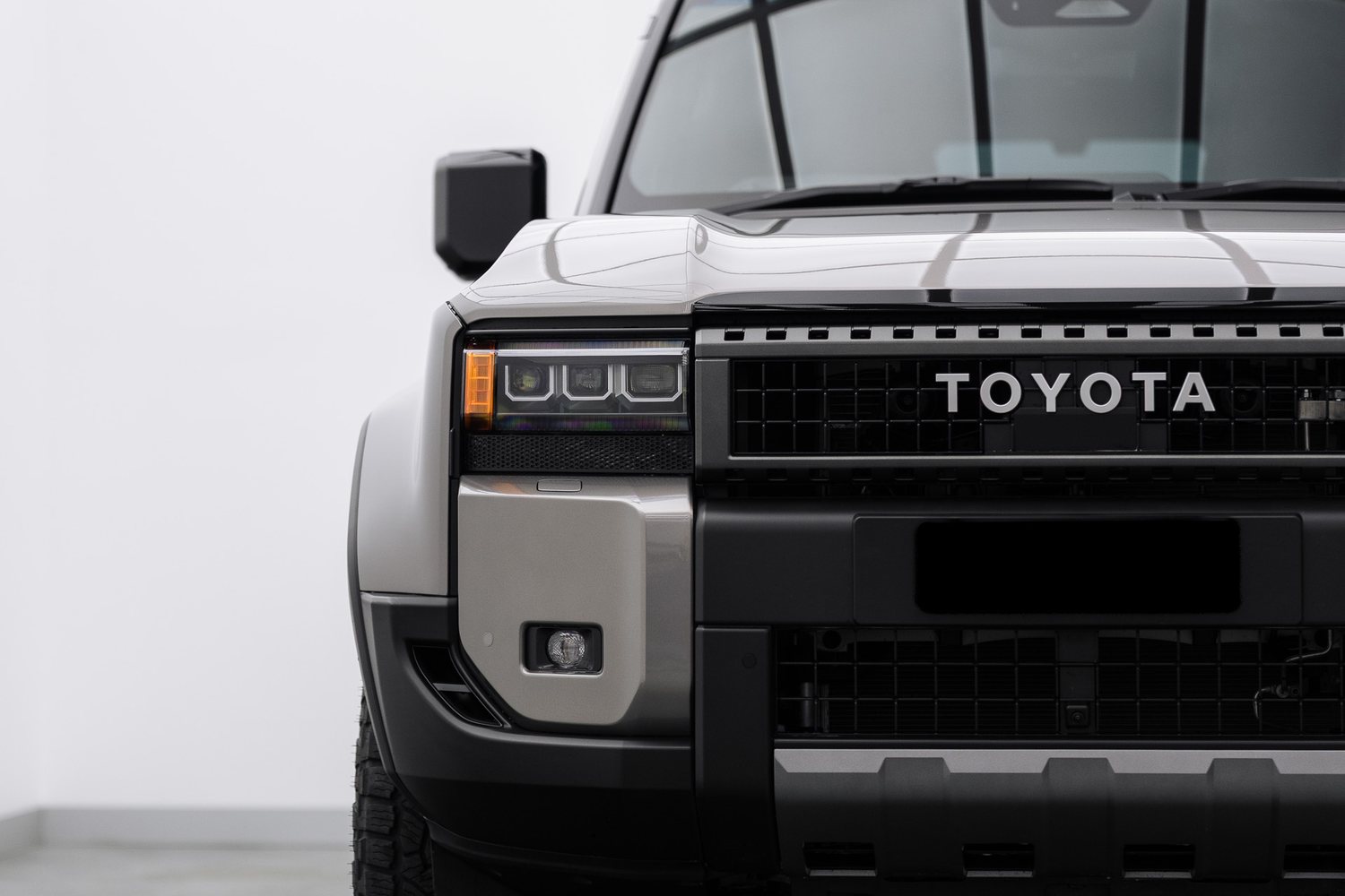 Front end of a Toyota LandCruiser Prado