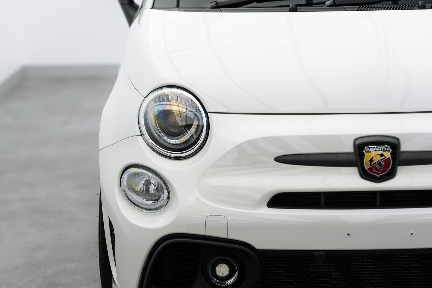 Front end of a white Abarth 695