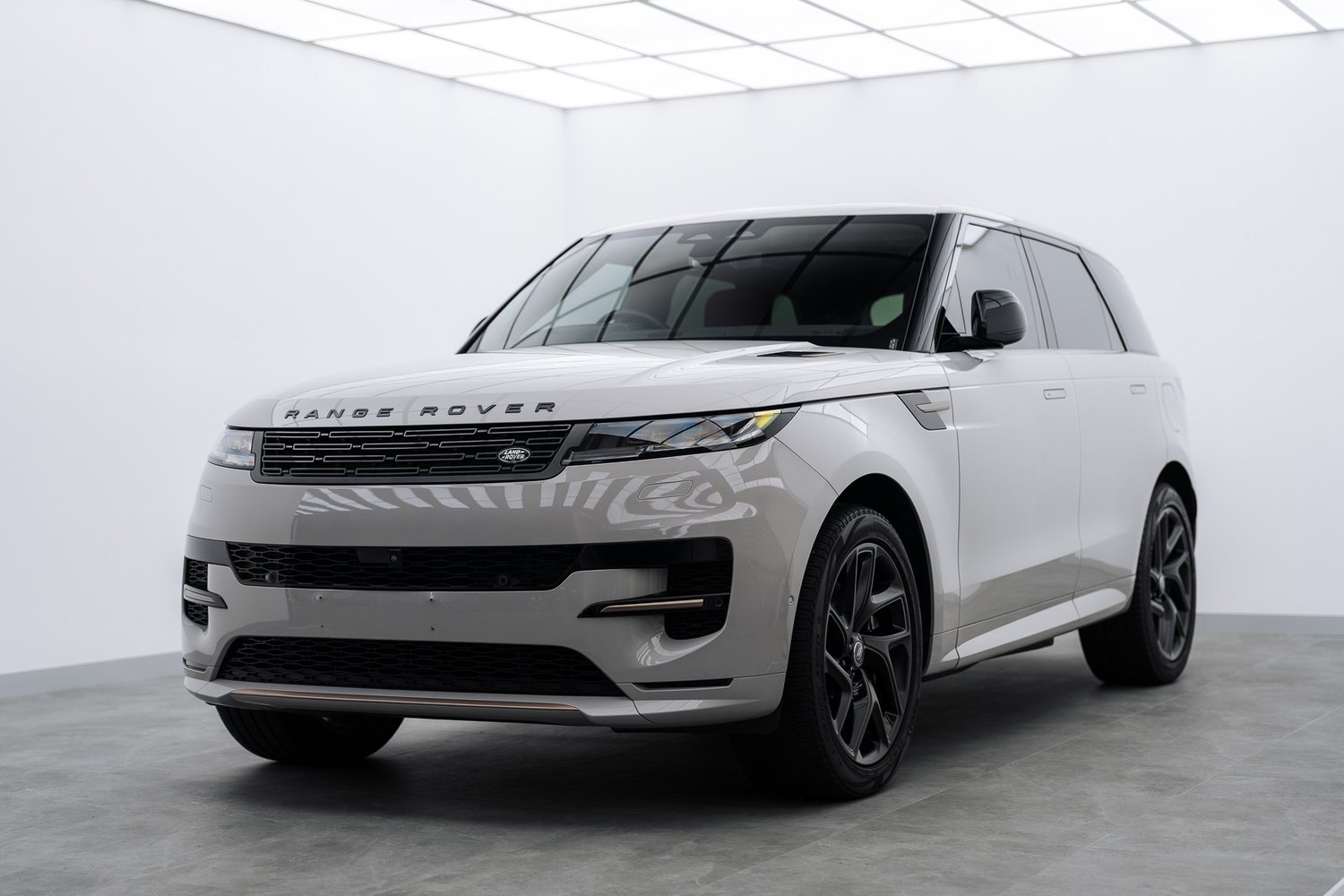 Grey Range Rover in the Liquid R studio