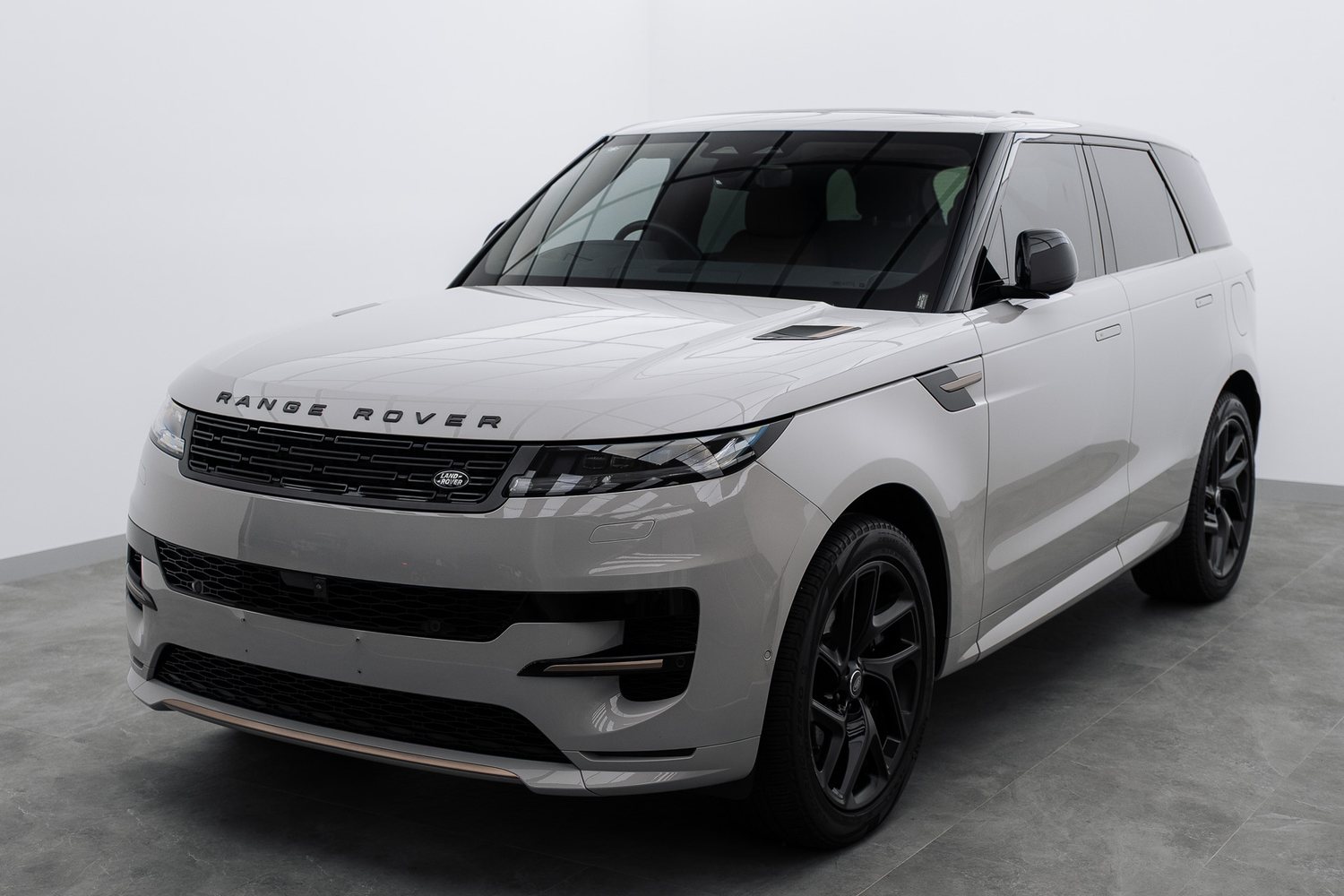 Grey Range Rover in the Liquid R studio