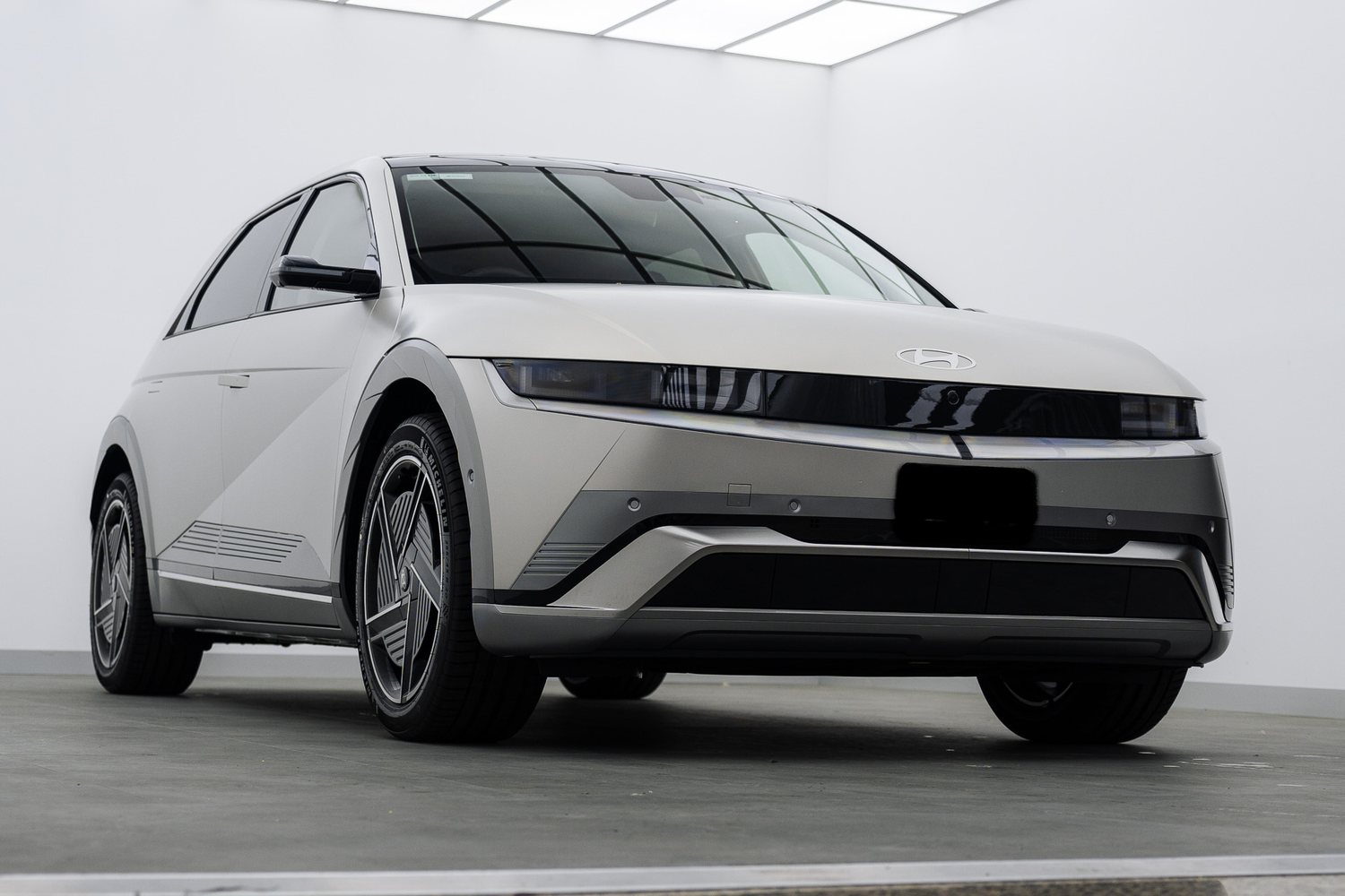 Hyundai Ioniq in the Liquid R studio