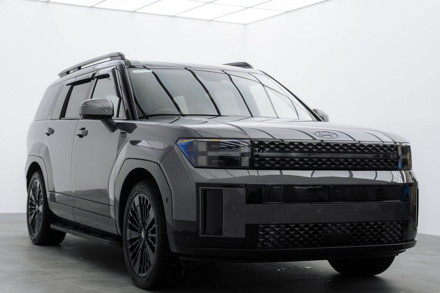 Hyundai Santa Fe in the Liquid R studio