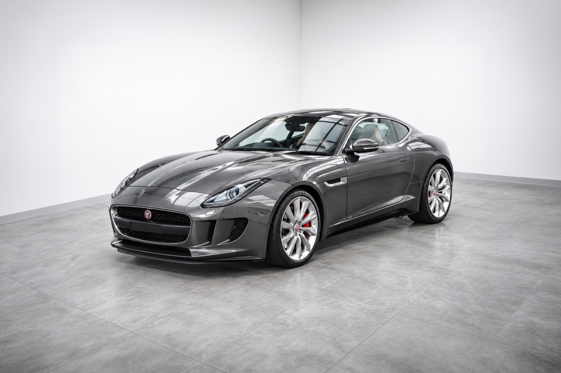 Grey Jaguar F-Type in the Liquid R studio