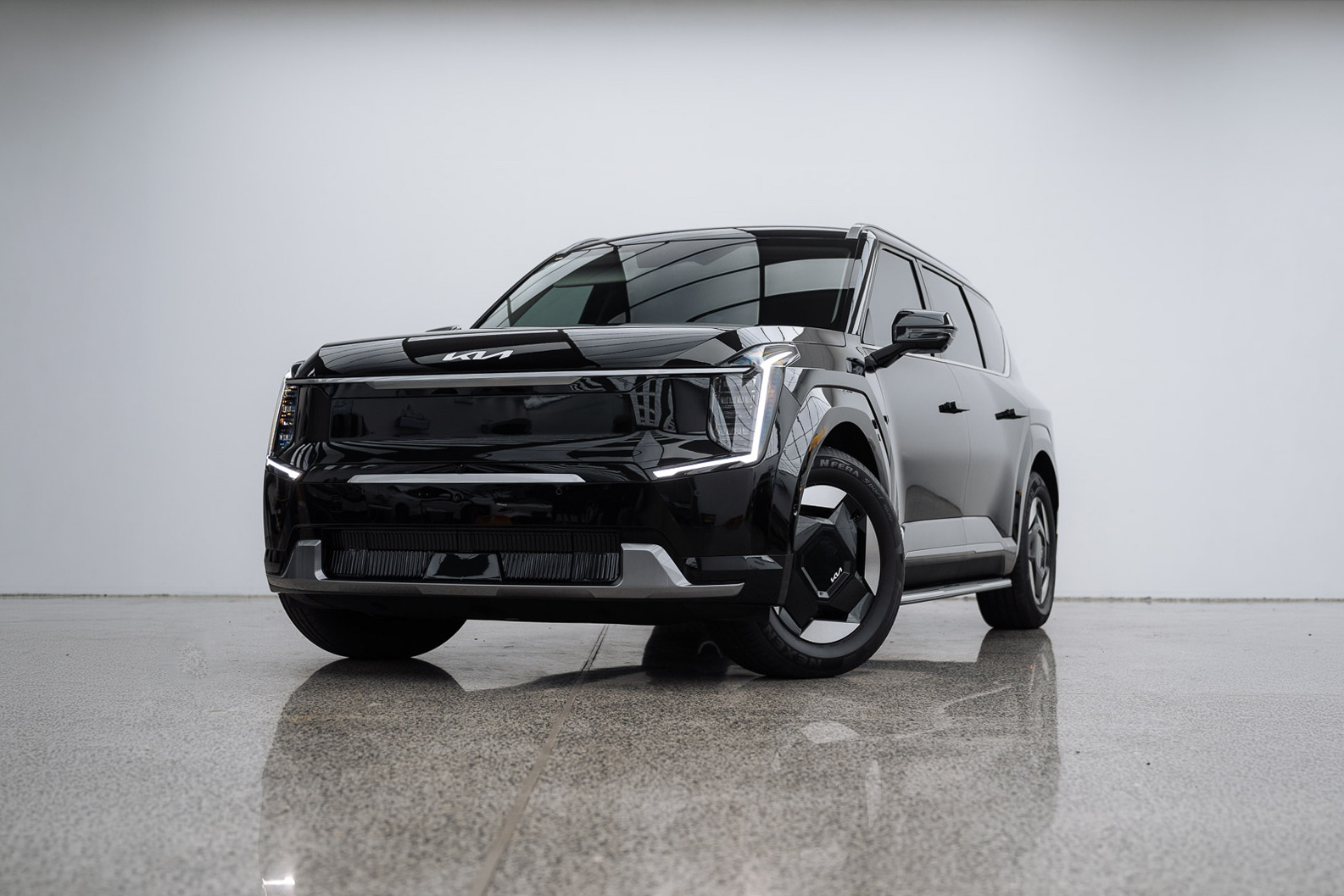 Black Kia EV9 in the Liquid R studio