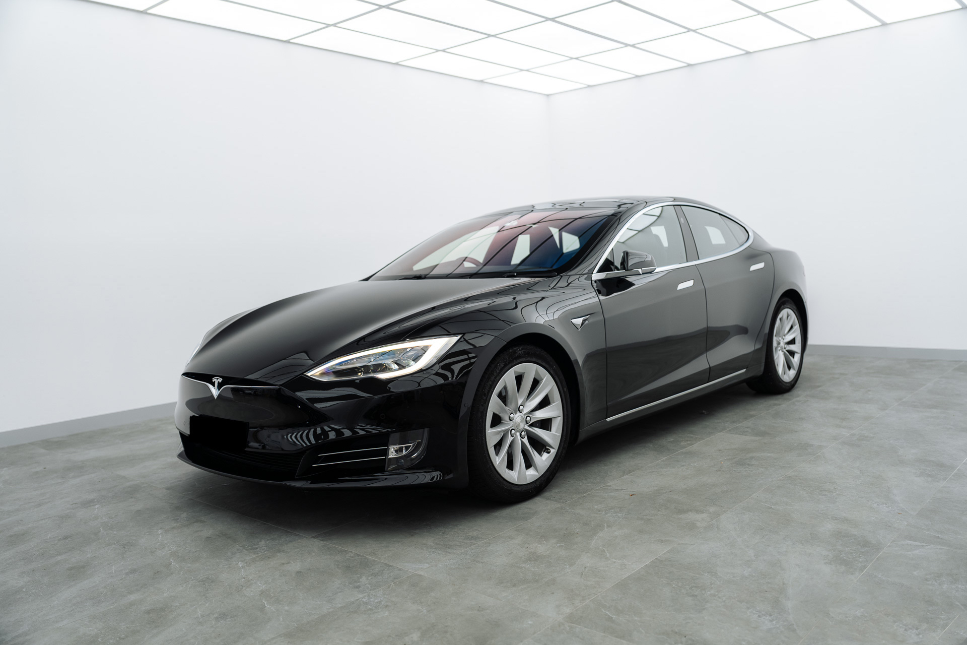 Black Tesla Model S in the Liquid R studio