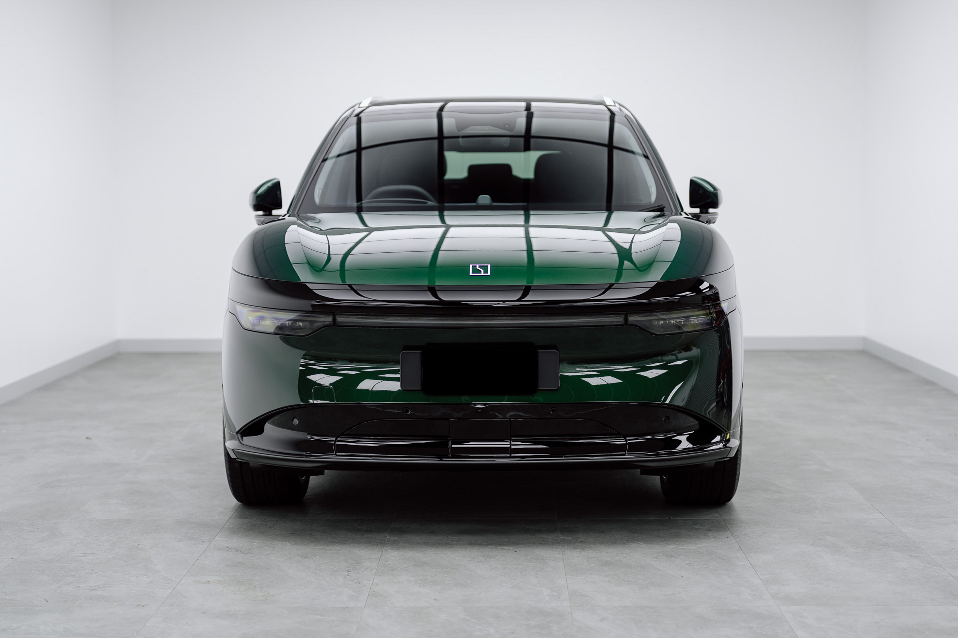 Green Zeekr front view in the Liquid R studio