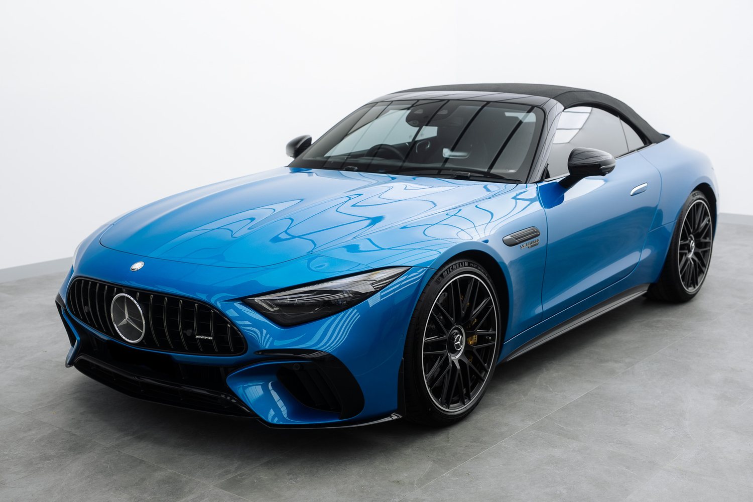 Mercedes-AMG SL63 in the Liquid R studio