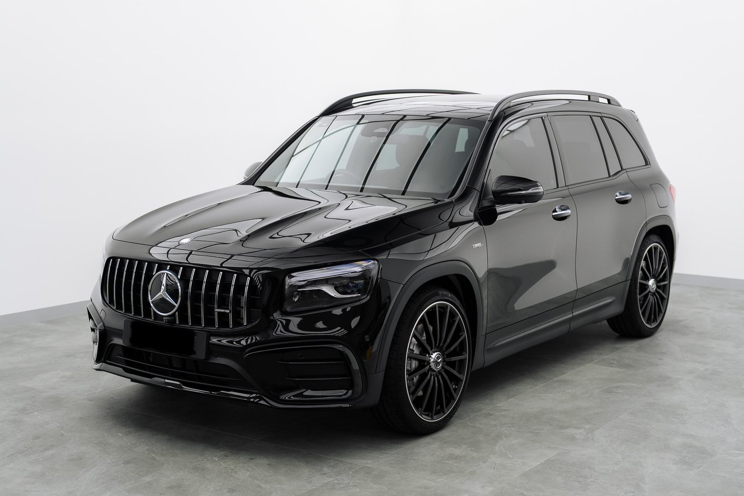 Mercedes GLB in the Liquid R studio