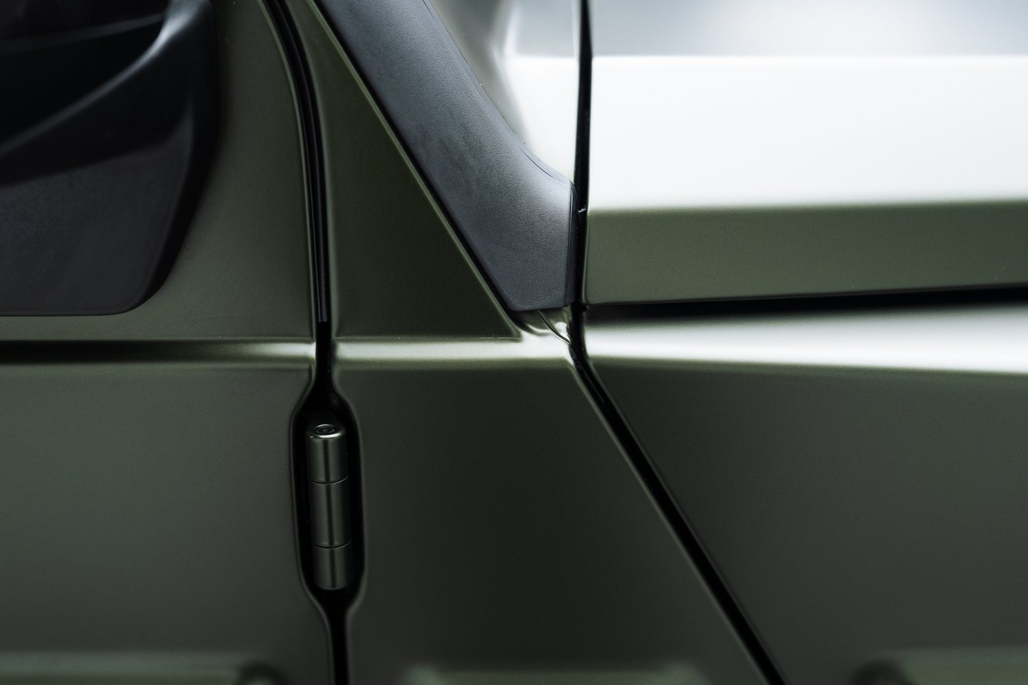 Paintwork detail on a green Mercedes G-Class in matte PPF