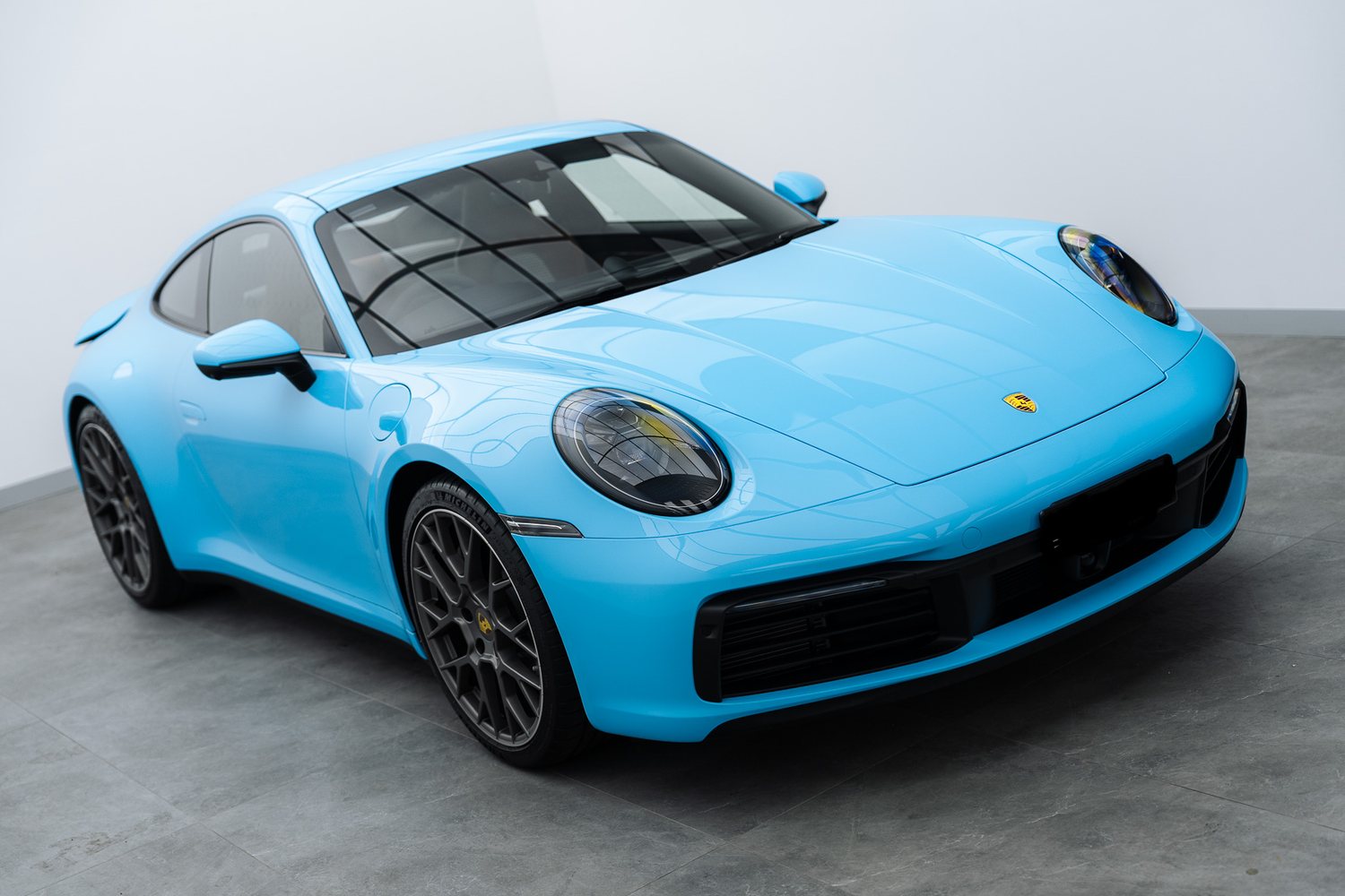 Porsche 911 in blue colour film in the Liquid R studio