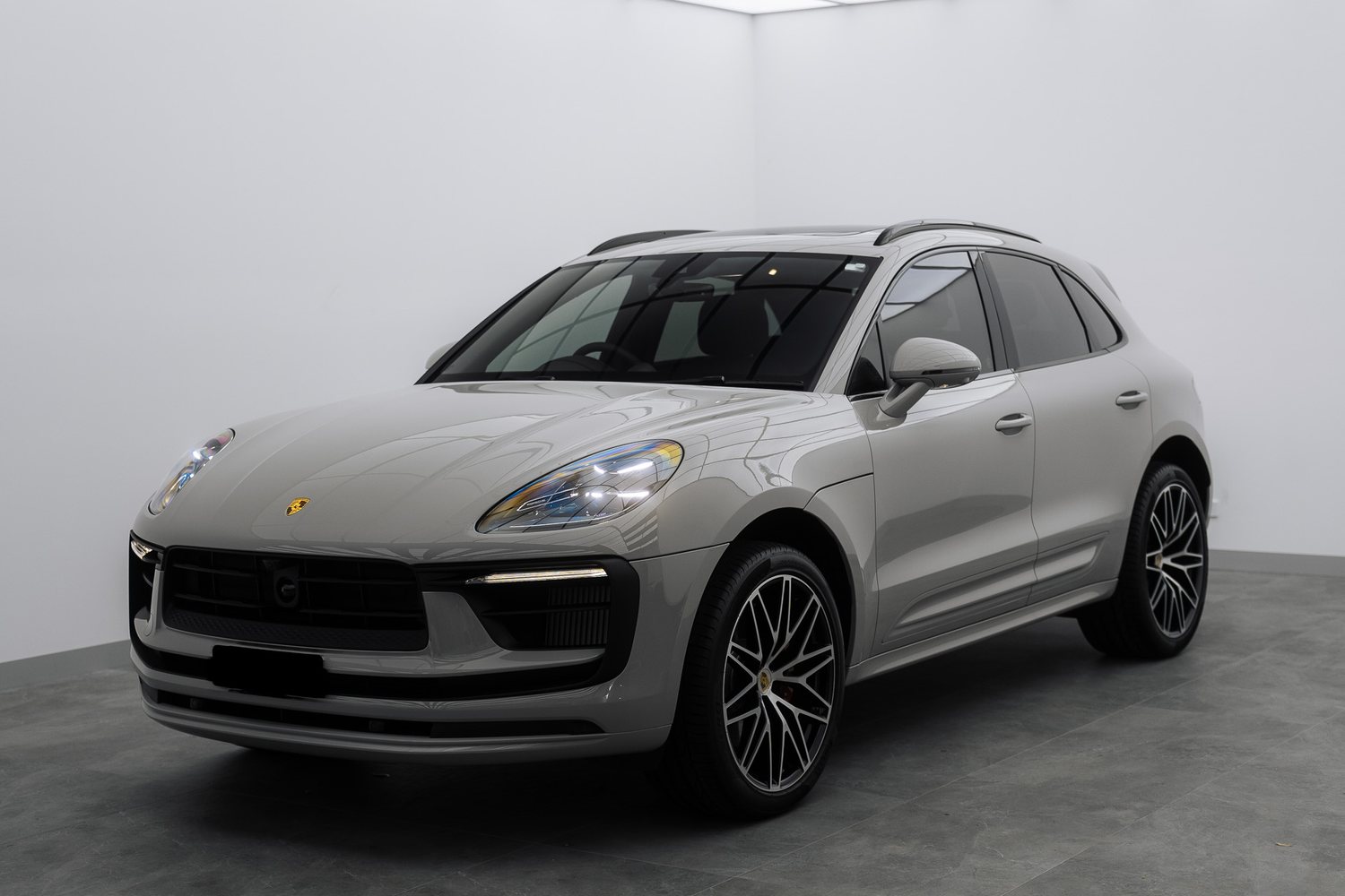 Porsche Macan S in the Liquid R studio