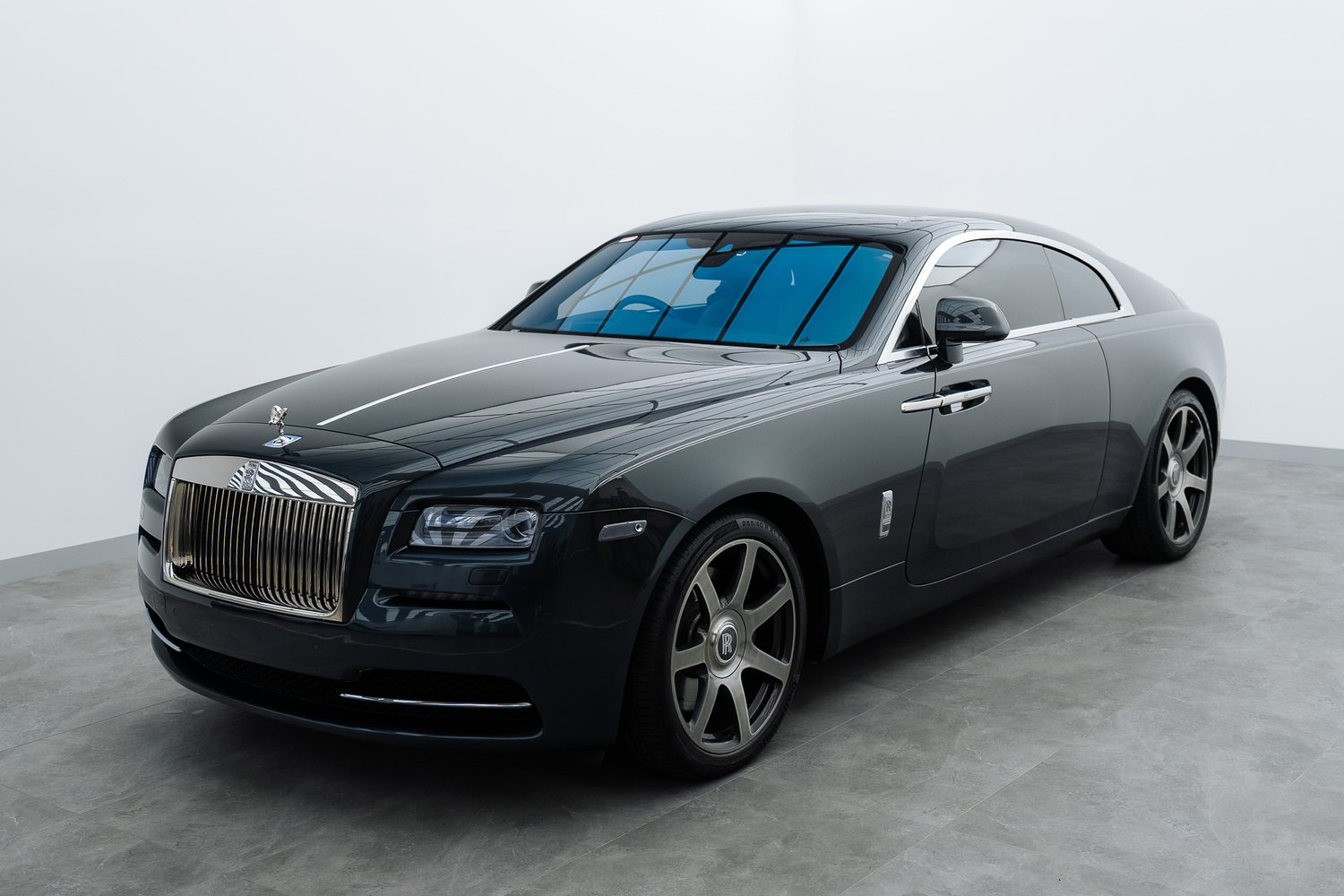 Rolls-Royce Wraith in the Liquid R studio