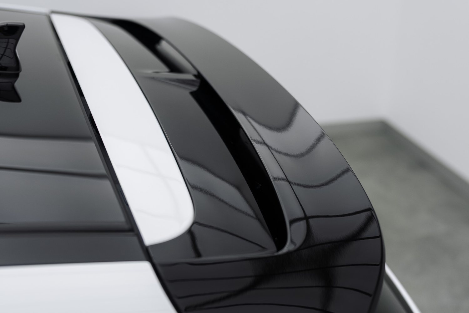 Roof of a white Hyundai i30 N