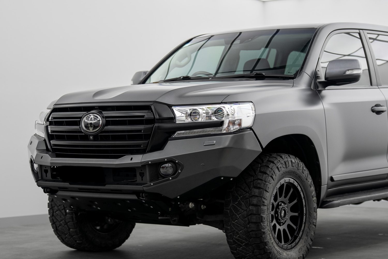 Toyota LandCruiser 200 in matte PPF in the Liquid R studio