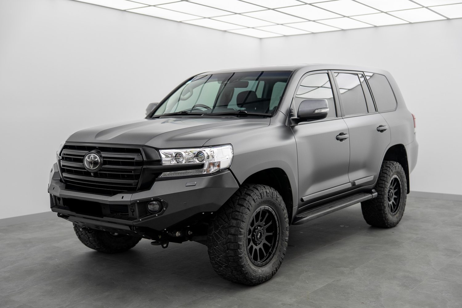 Toyota LandCruiser 200 in matte PPF in the Liquid R studio