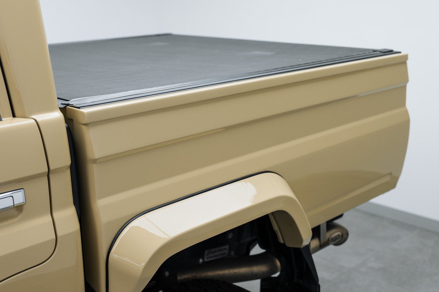 Tray and tailgate of a Toyota LandCruiser 79 Series
