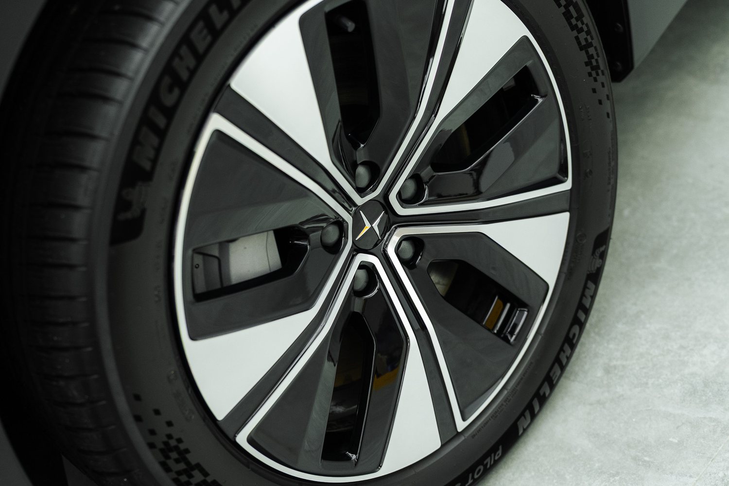 Wheel of a blue Polestar