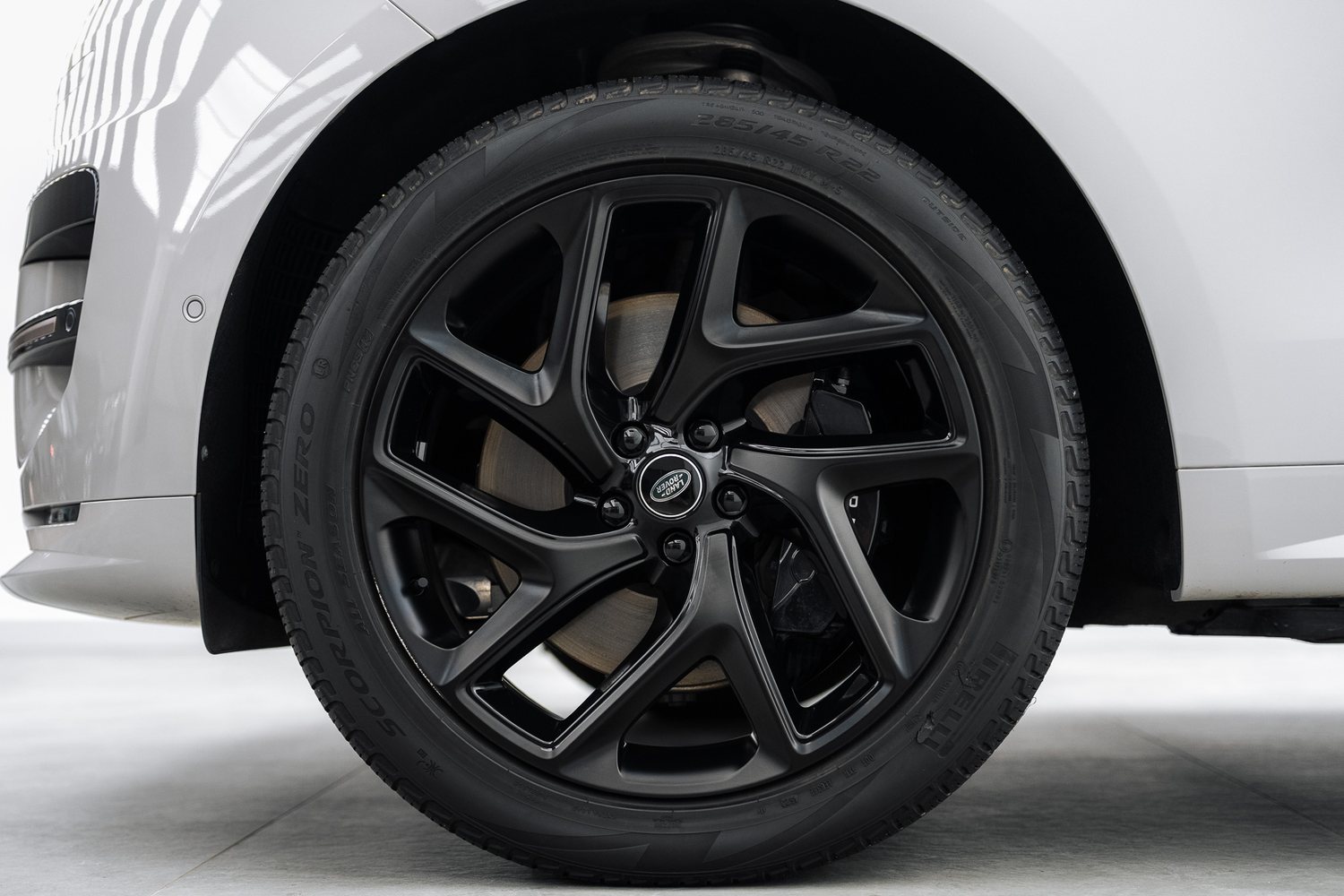 Wheel of a grey Range Rover