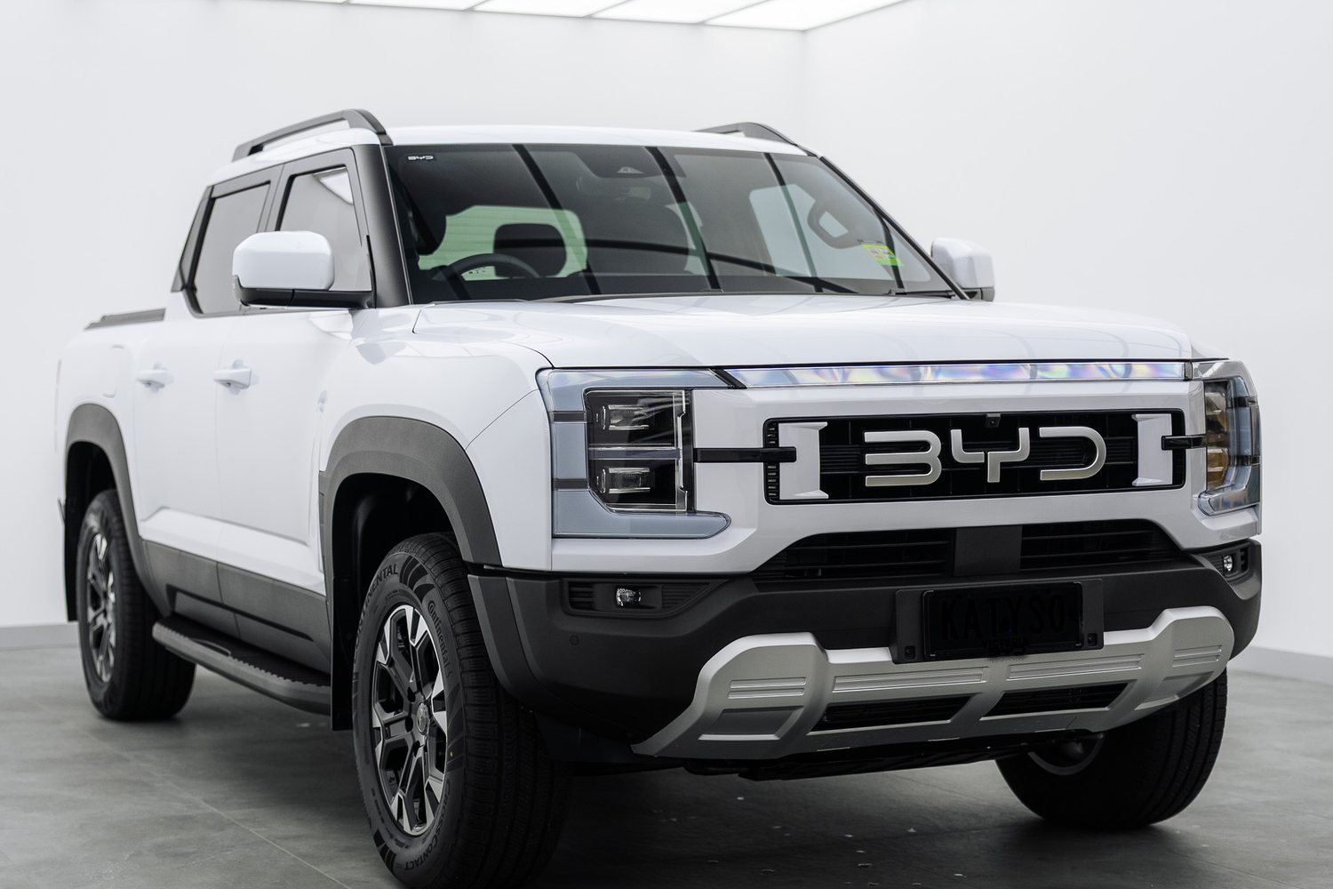 White BYD Shark 6 in the Liquid R studio