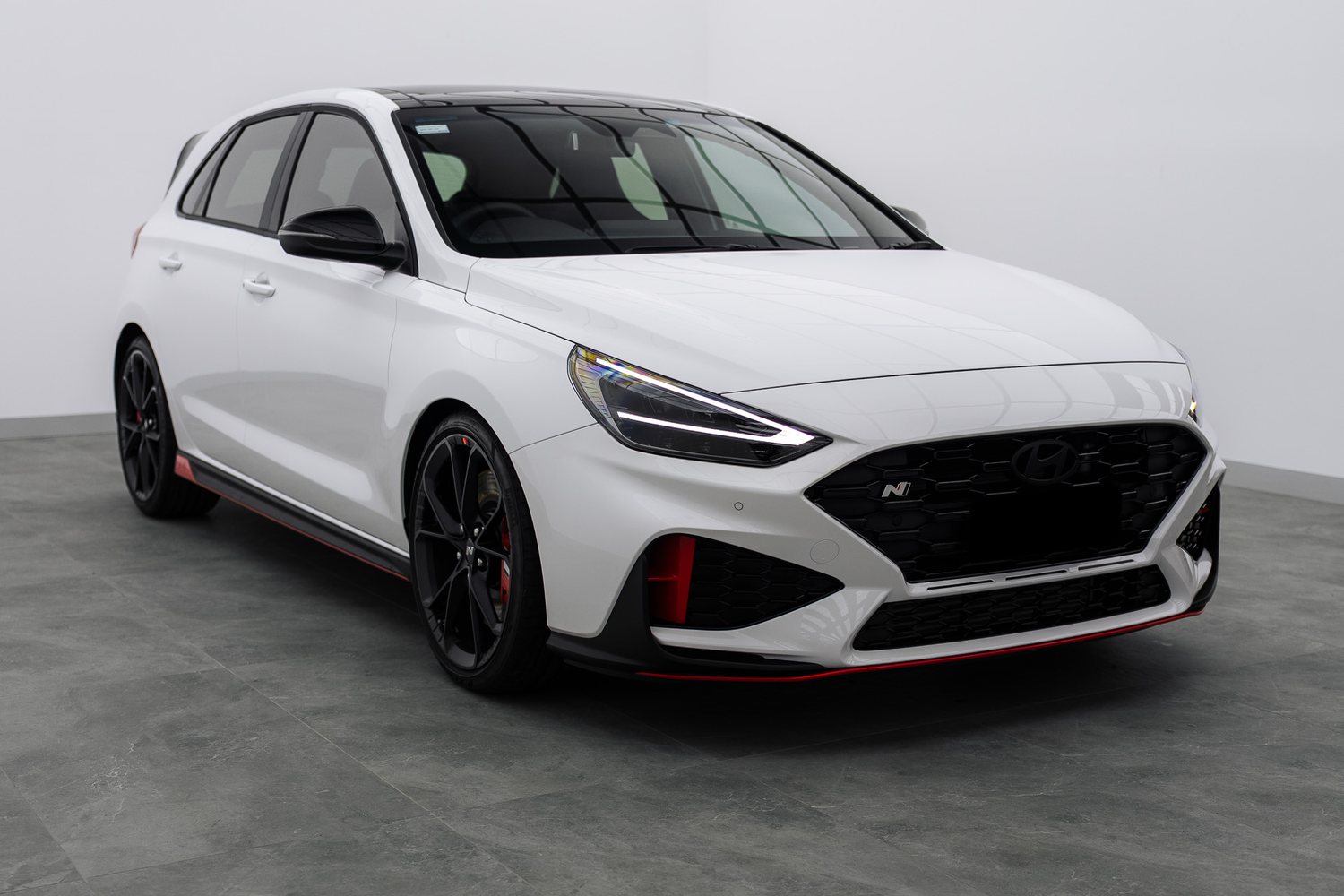 White Hyundai i30 N in the Liquid R studio