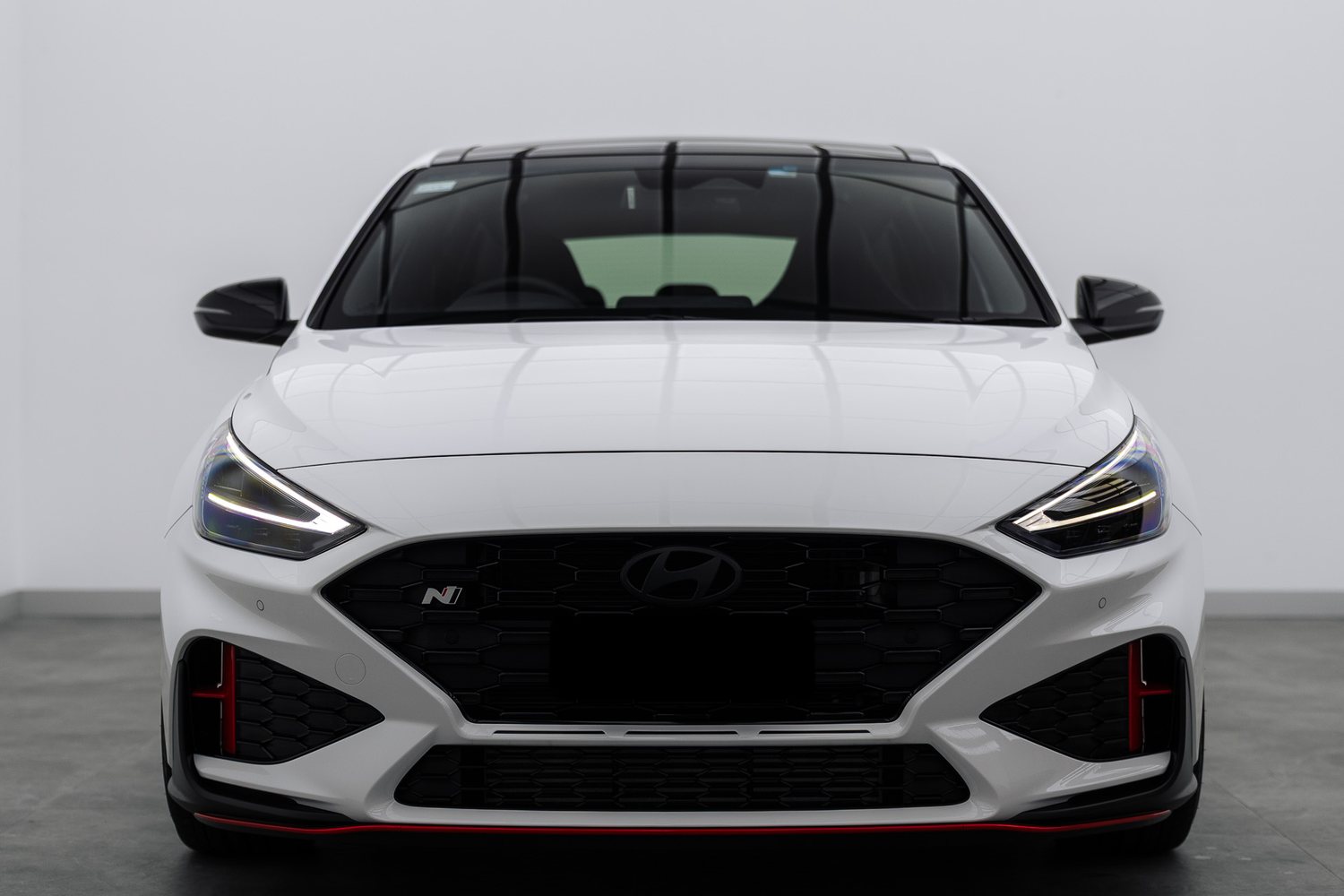 White Hyundai i30 N in the Liquid R studio