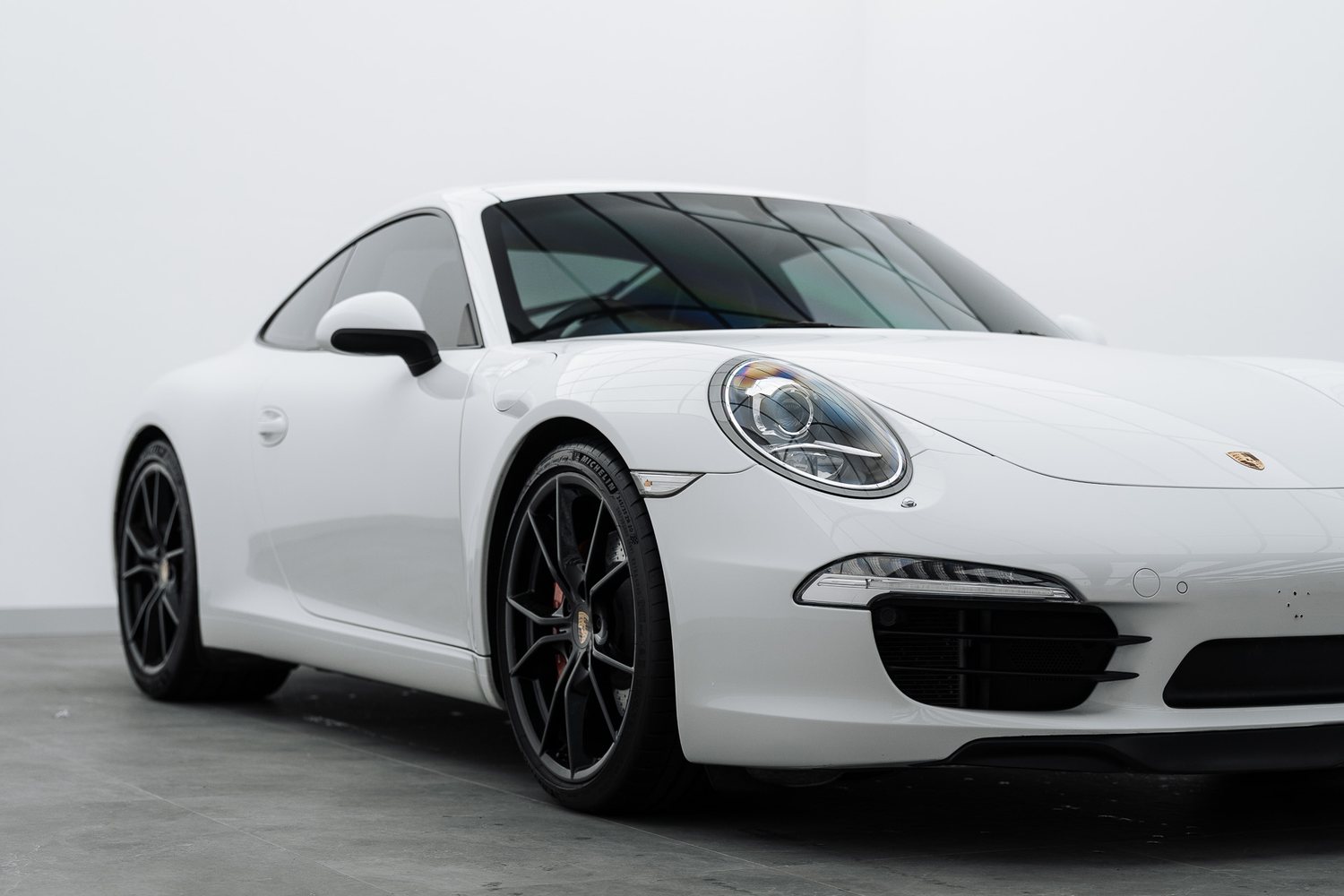 White Porsche 911 in the Liquid R studio